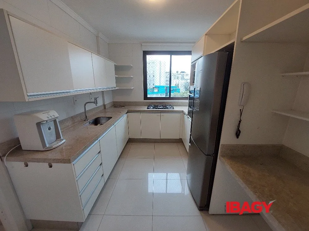 Furnished apartment, 146 m², with a home office — photo 2