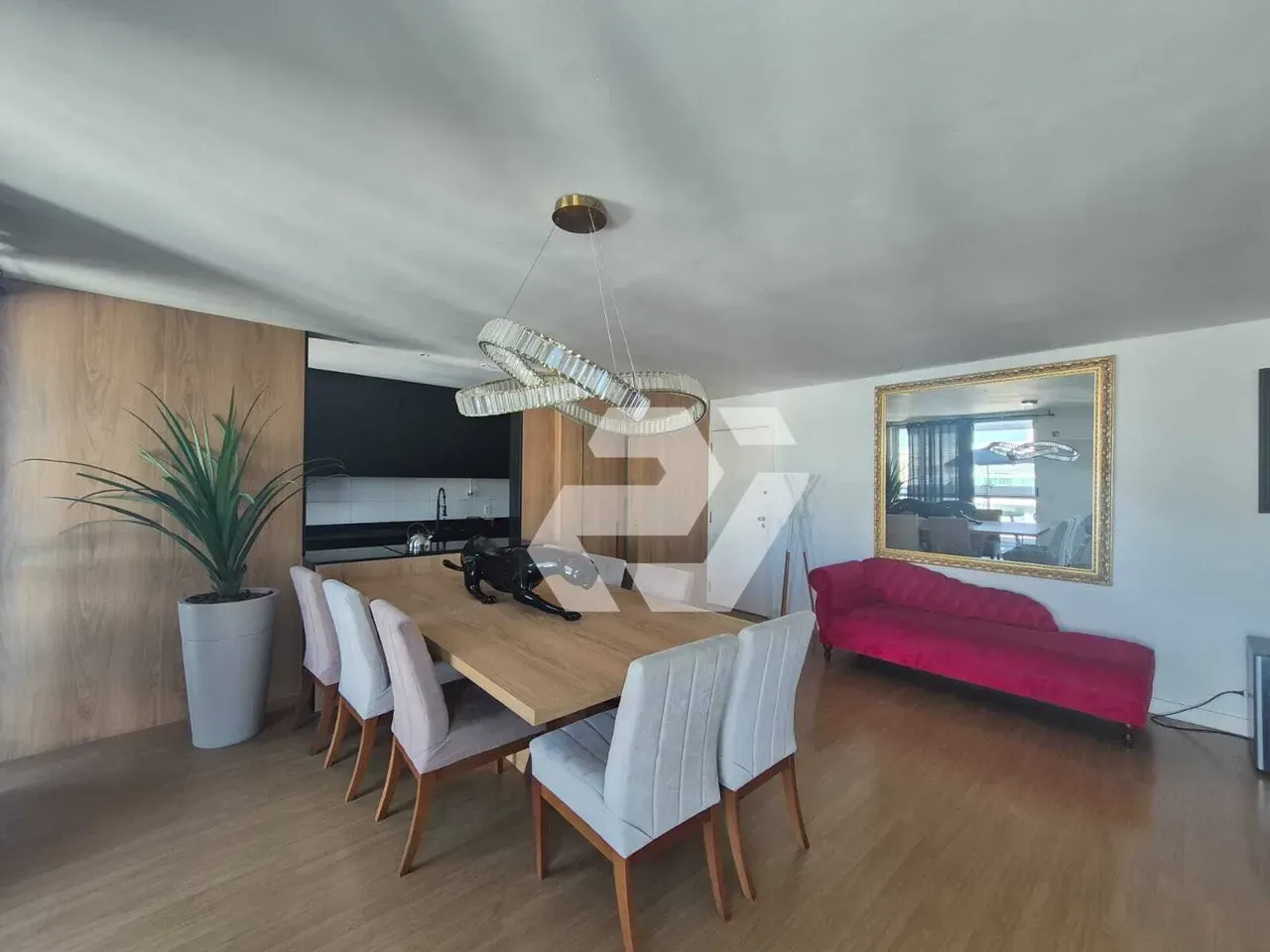 Furnished 4-bedroom apartment with building pool — photo 10