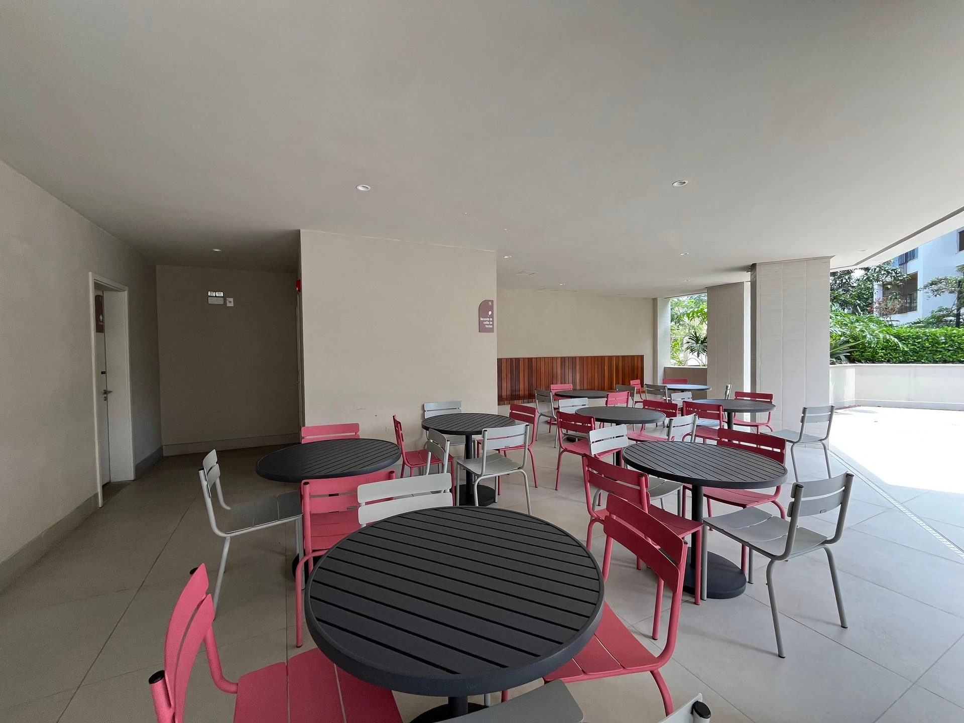 Furnished apartment, 89 m², with a glass-enclosed balcony — photo 20
