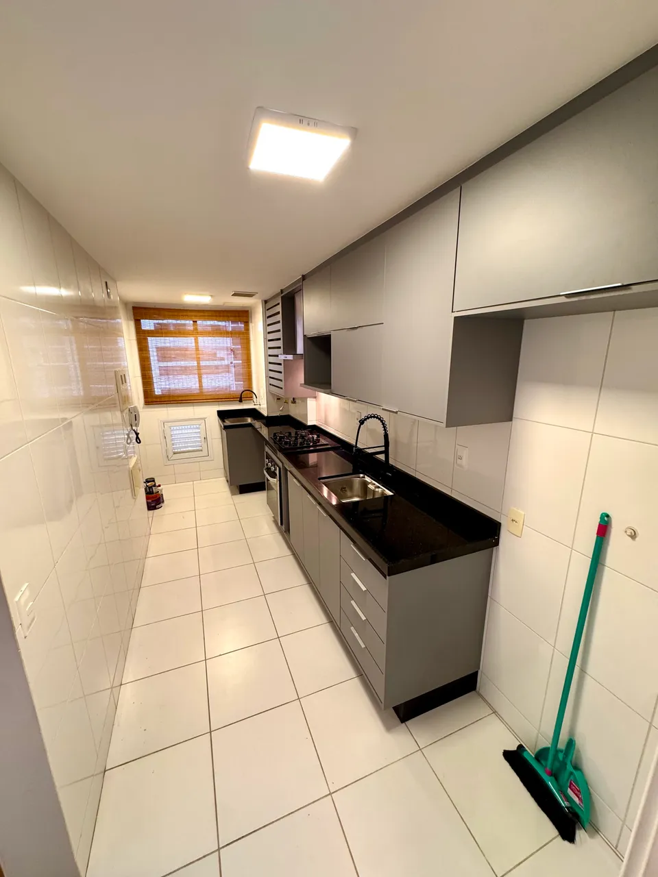 2-bedroom apartment with 3 bathrooms and 2 parking spots — photo 2