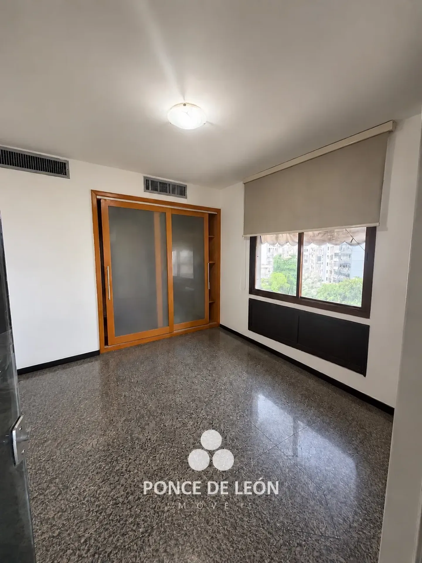 3-bedroom apartment in a building with a sauna — photo 14