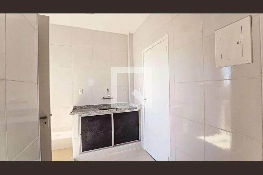 Apartamento com 2 quartos, 2 banheiros e 65 m² — photo 3
