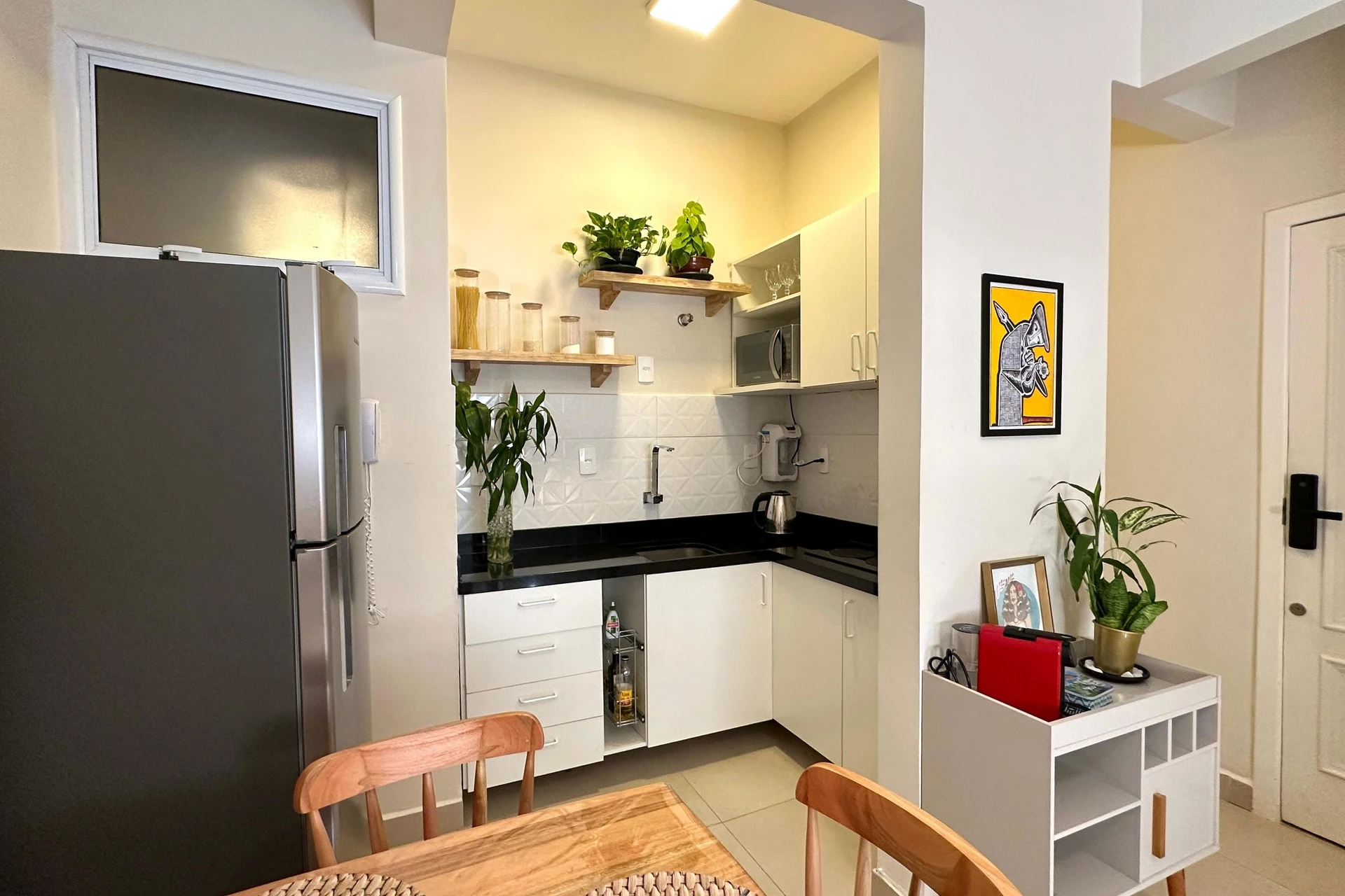 Furnished 1-bedroom apartment with 1 bathroom, no parking — photo 18