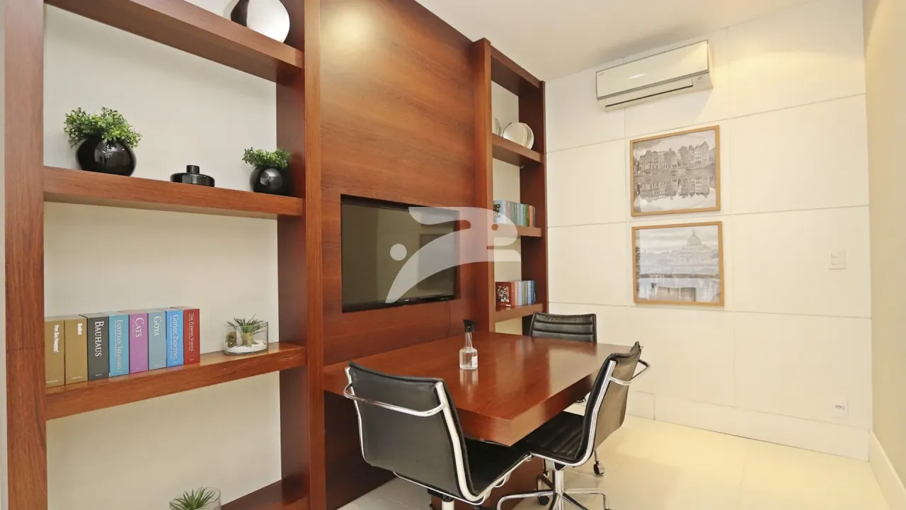 1-bedroom apartment with a balcony and fitted kitchen — photo 14