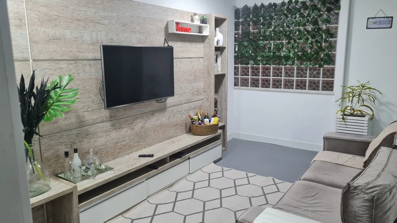 Glass-enclosed balcony in a 2-bedroom apartment, 90 m² — photo 9