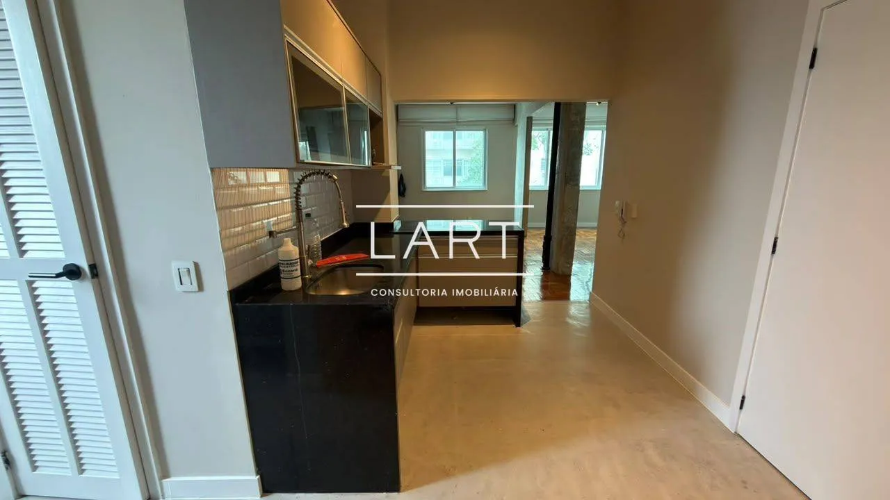 Wood or laminate floors in a 2-bedroom apartment, 102 m² — photo 2