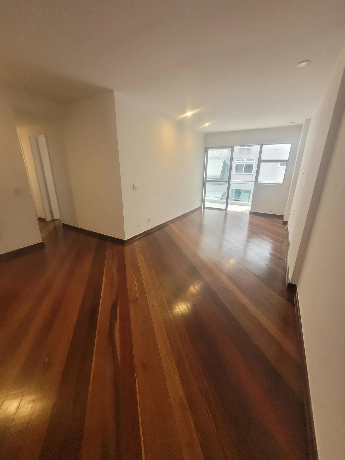 106 m² apartment with 2 bedrooms and 3 bathrooms