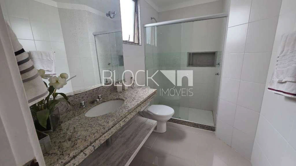Furnished 400 m² apartment with 3 en-suite suites — photo 18
