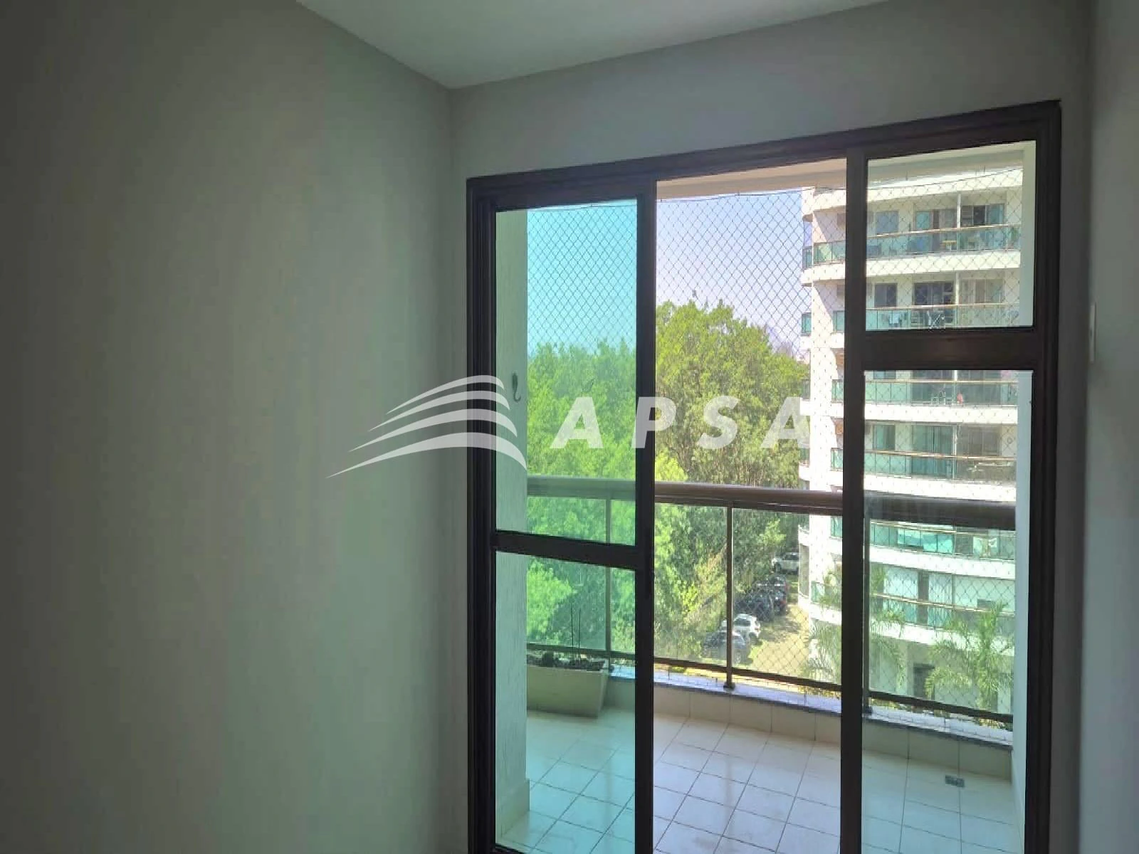 Glass-enclosed balcony in a 3-bedroom apartment, 91 m² — photo 15