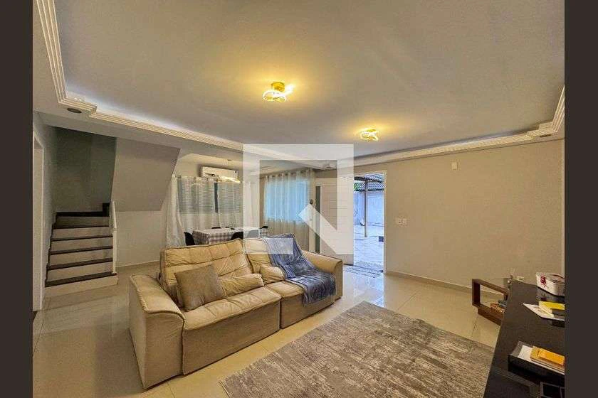 House 280 m² with 4 bedrooms and 3 bathrooms — photo 2