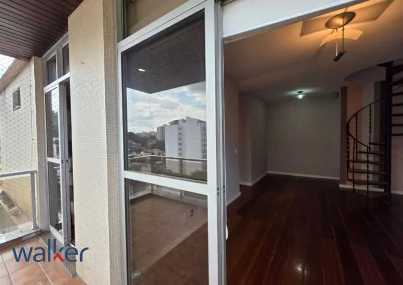 Balcony with a grill in a 3-bedroom apartment, 120 m² — photo 16