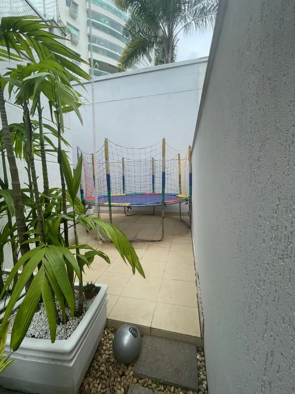 Furnished triplex house with 3 suites and open-plan kitchen — photo 3