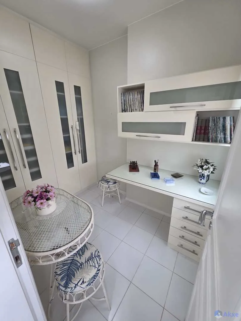 2-bedroom apartment with an enclosed glass balcony — photo 16