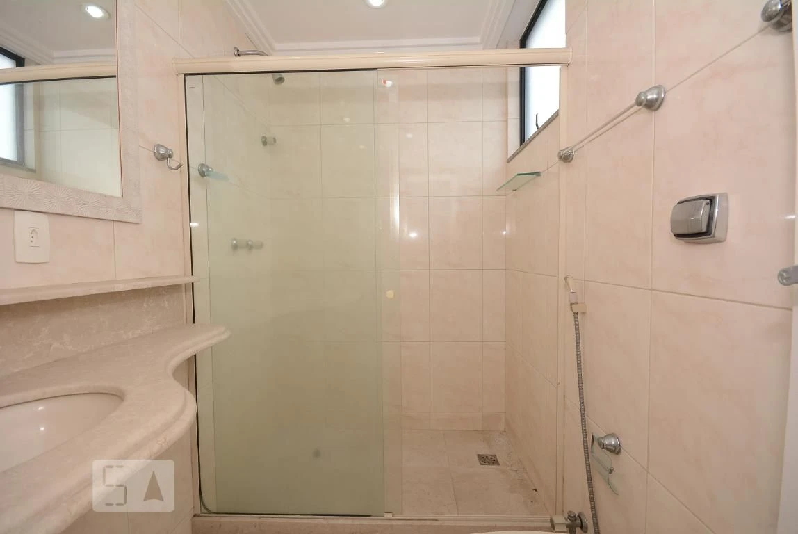 4-bedroom apartment in a building with a pool — photo 24