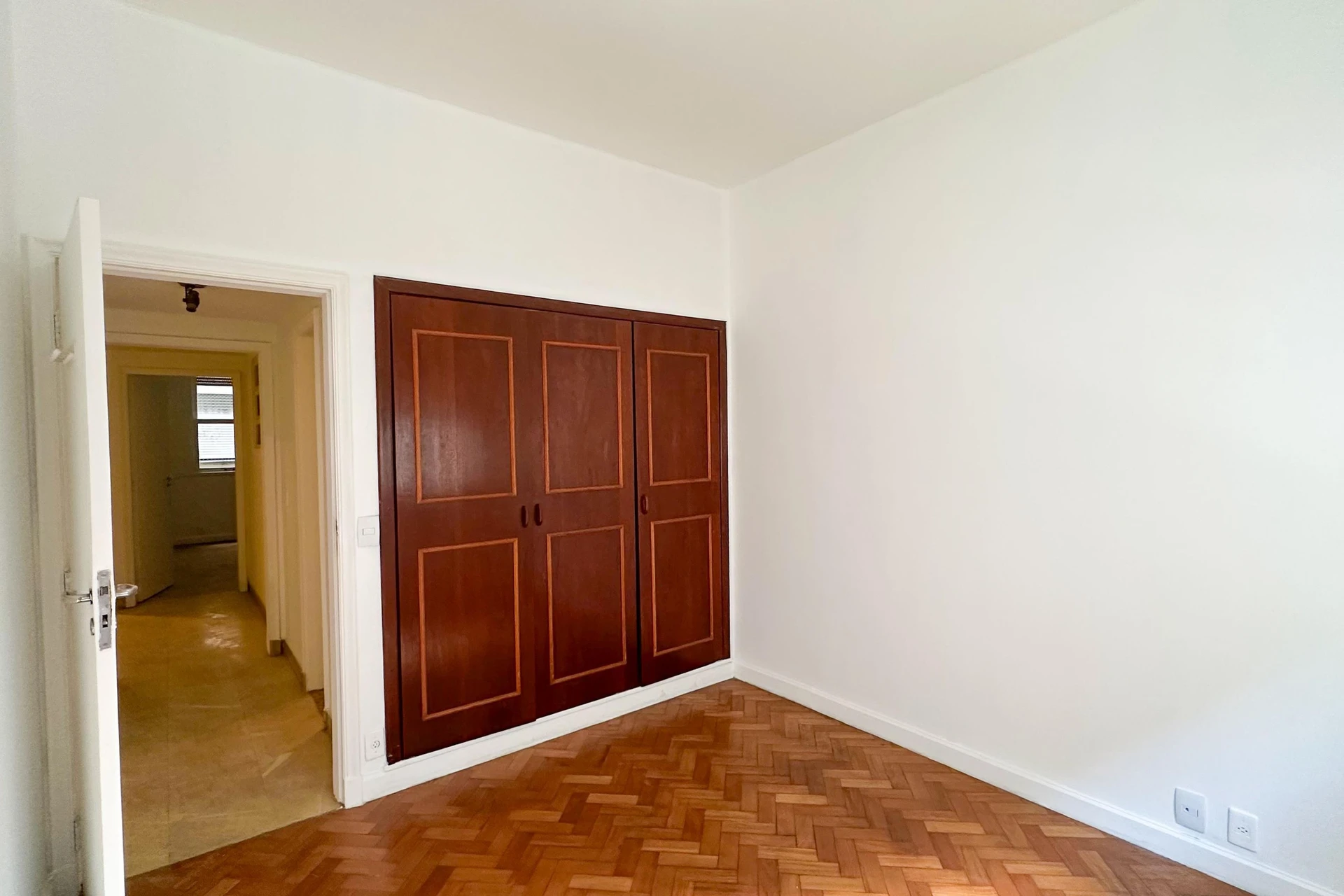 Unfurnished apartment with 3 bedrooms and 4 bathrooms — photo 20