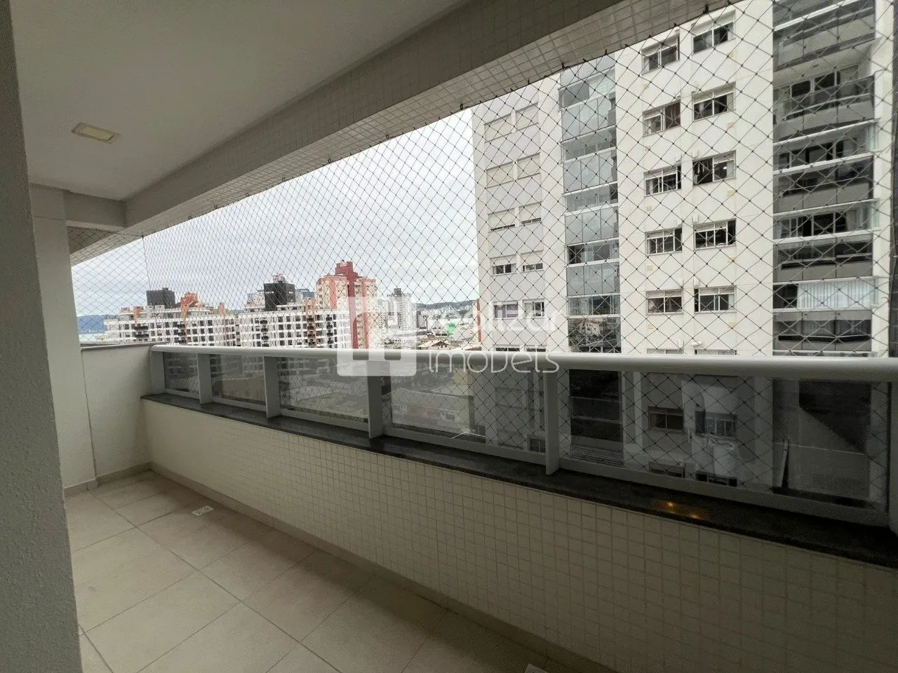 Apartamento amueblado de 3 dormitorios con balcón — photo 10