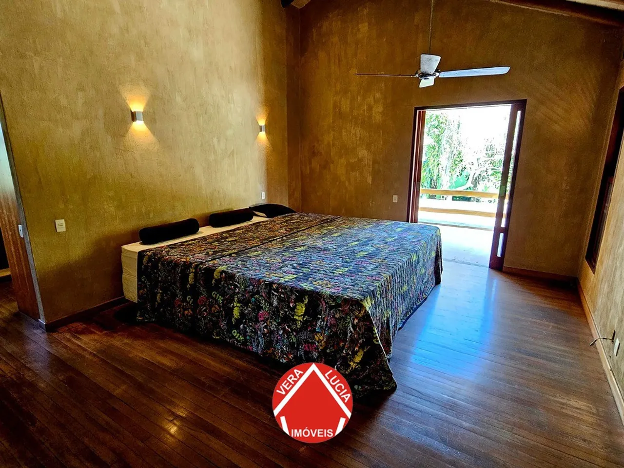 Rustic house with 4 bedrooms and 5 bathrooms — photo 8