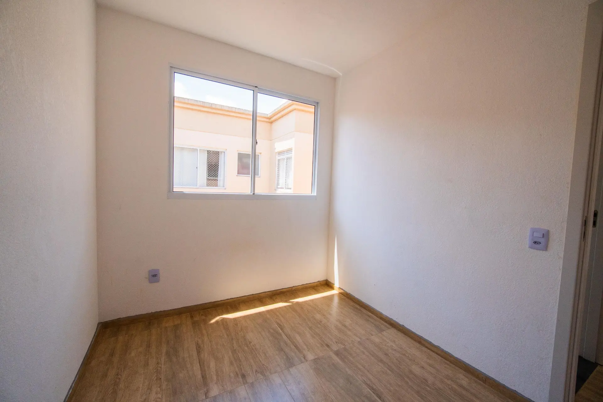 2-bedroom apartment with wood or laminate floors in Curitiba — photo 19