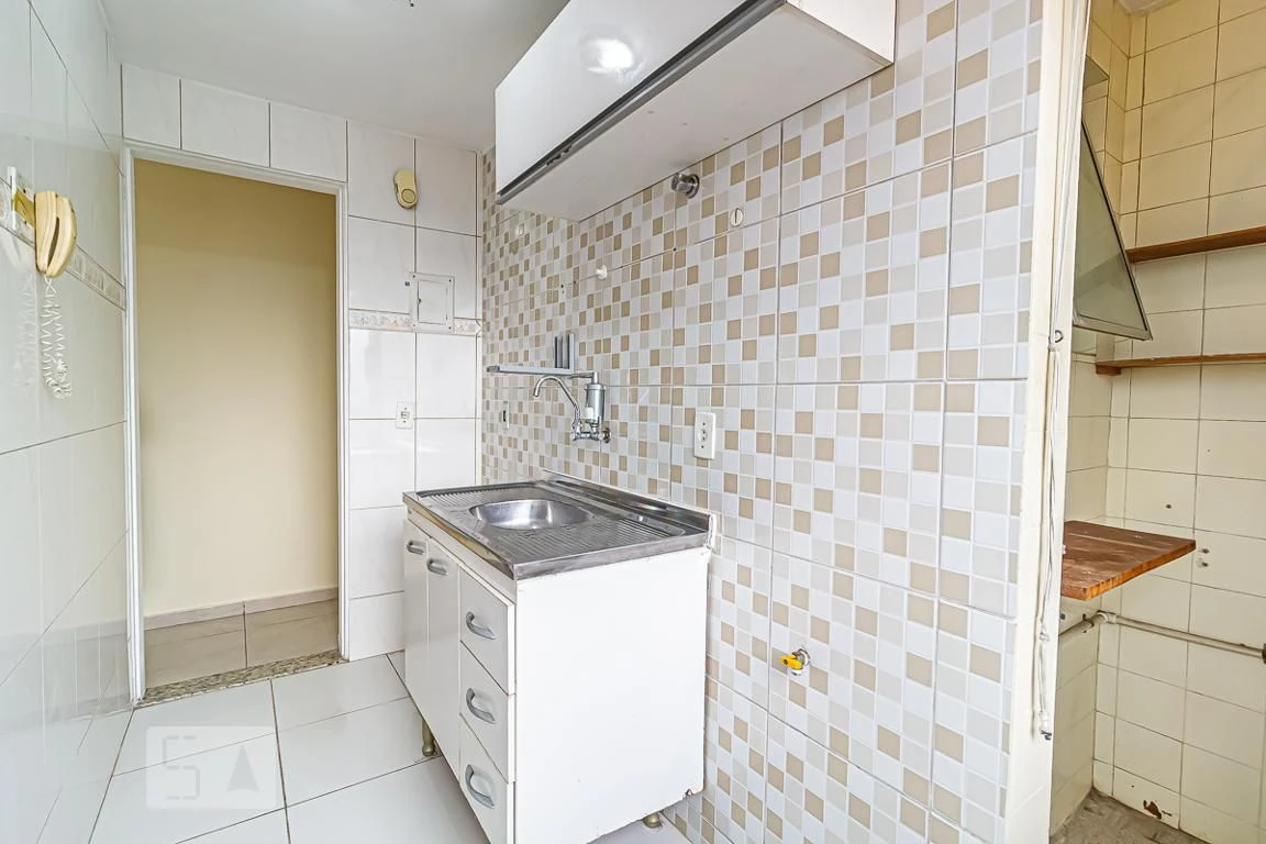 Unfurnished 2-bedroom apartment with a closed kitchen — photo 8