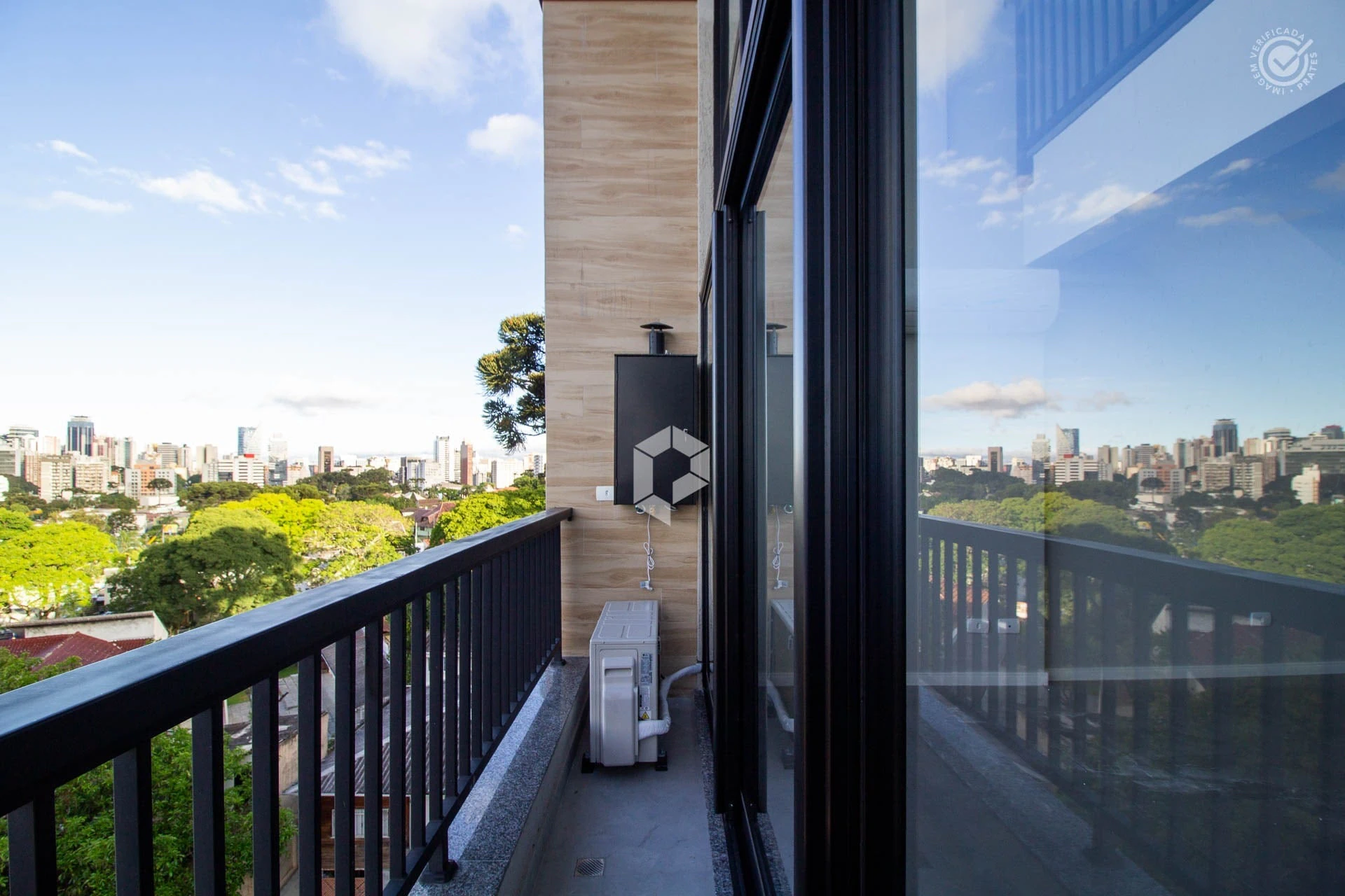 One-bedroom apartment with a private BBQ in Curitiba