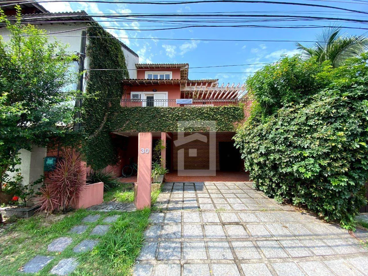Furnished triplex house with 4 bedrooms 4 baths and 3 parking — photo 3