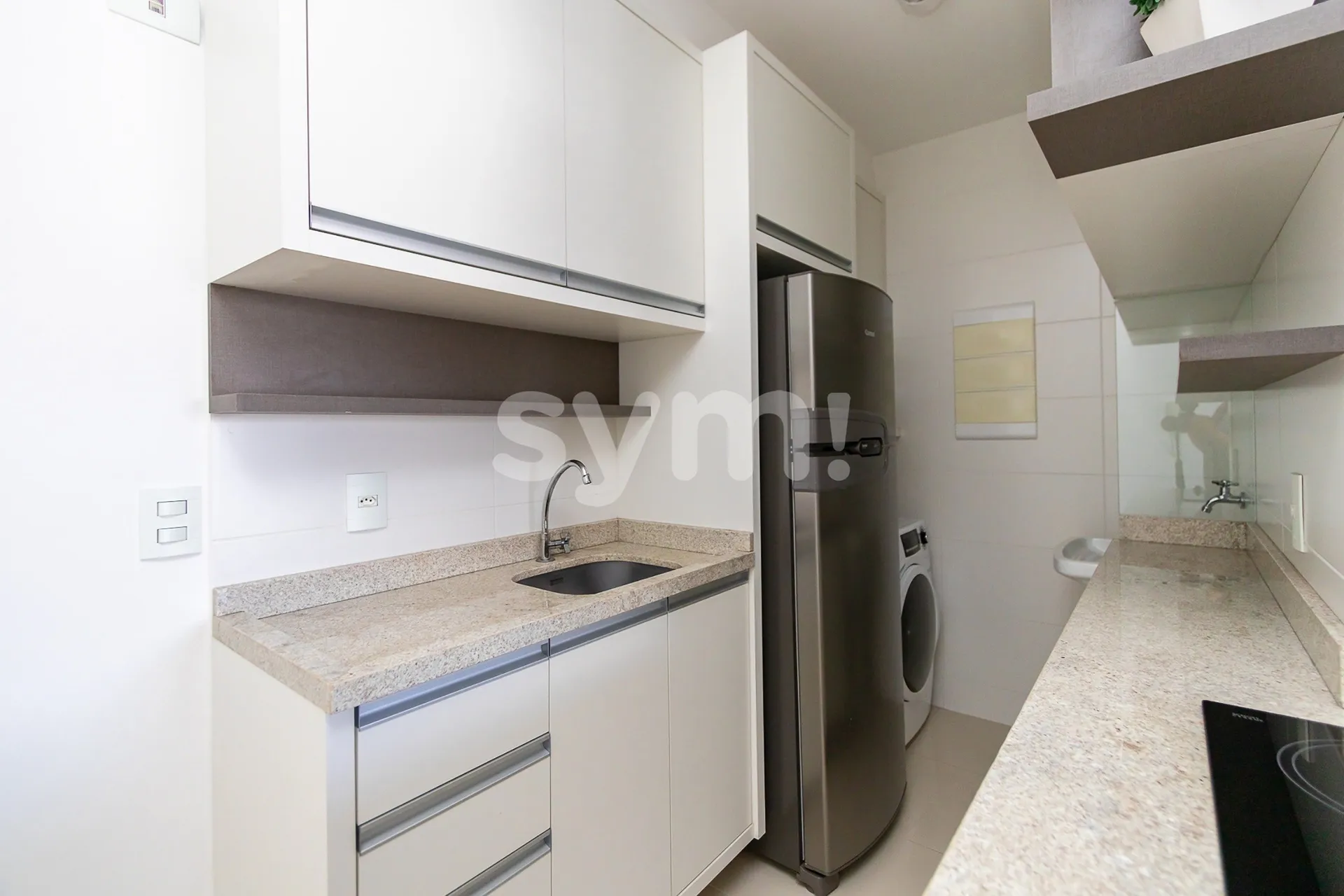 Furnished 1-bedroom apartment with a glass-enclosed balcony — photo 94