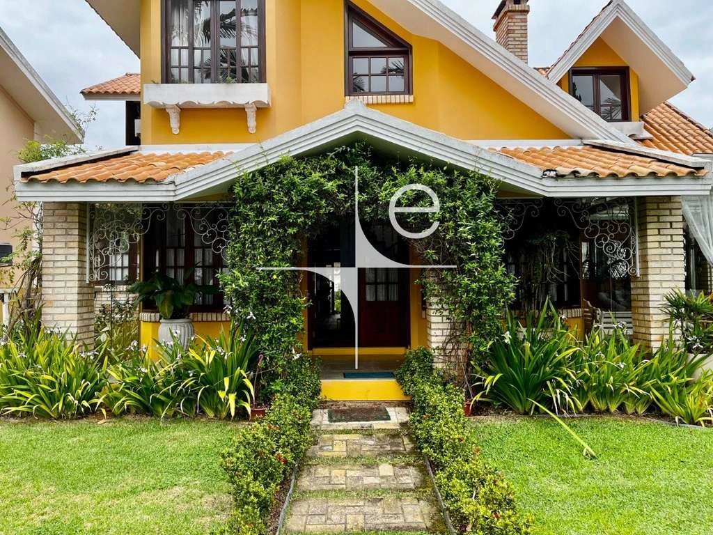 4-bedroom house with private garden, 243 m² — photo 2