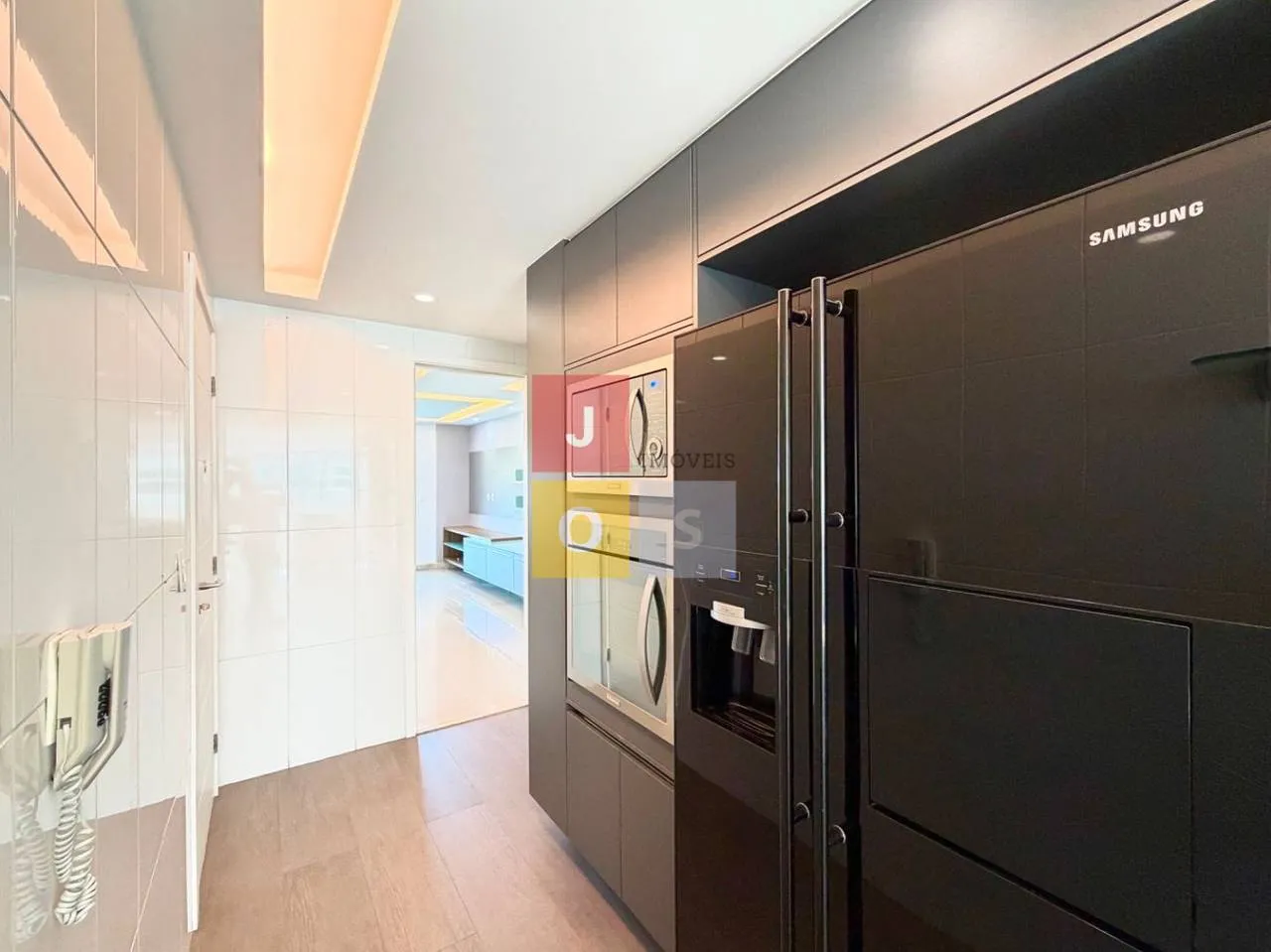 Furnished 4-bedroom suite apartment with 156 m² — photo 41