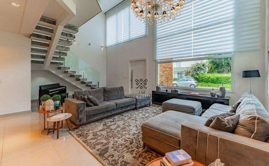 4-bedroom house with a private garden — photo 4