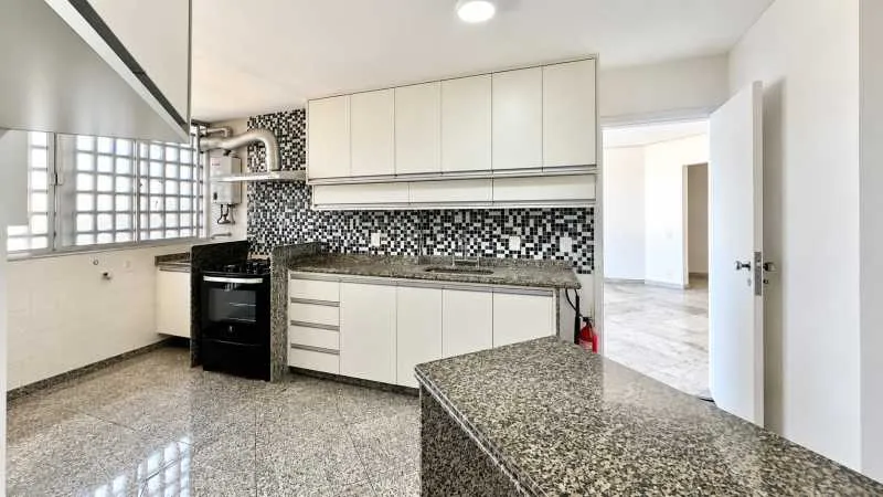 Apartamento de 3 dormitorios con 2 suites y balcón — photo 17
