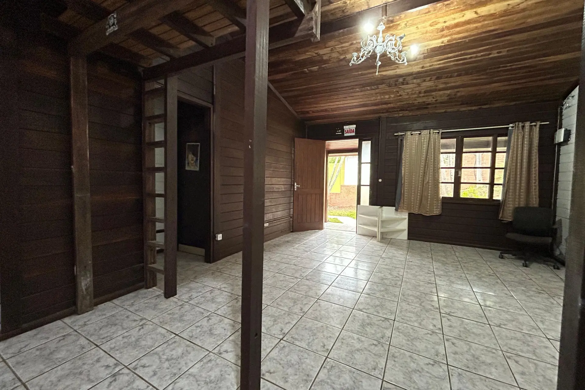 House, 100 m², with floor-to-ceiling windows — photo 3