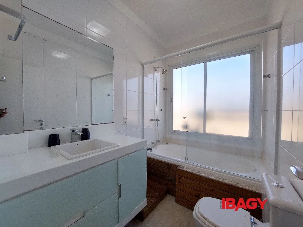 Furnished 145 m² apartment with 3 bedrooms and 2 parking — photo 8