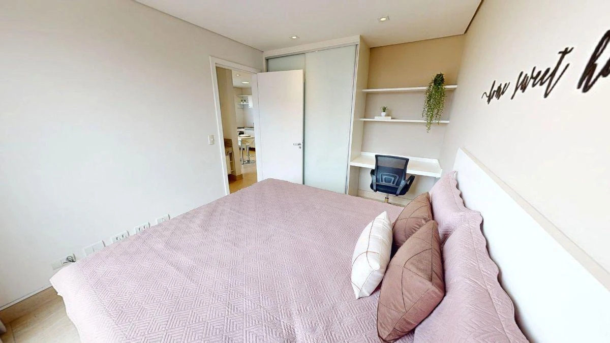 One-bedroom apartment with floor-to-ceiling windows — photo 8