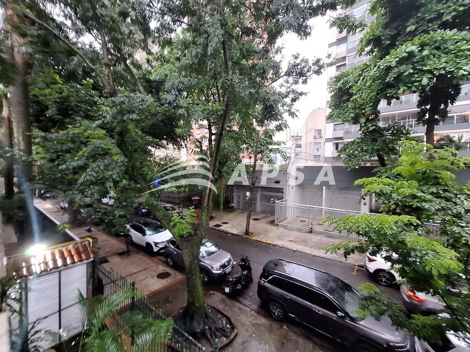Apartamento de 2 quartos com piso de madeira ou laminado — photo 13