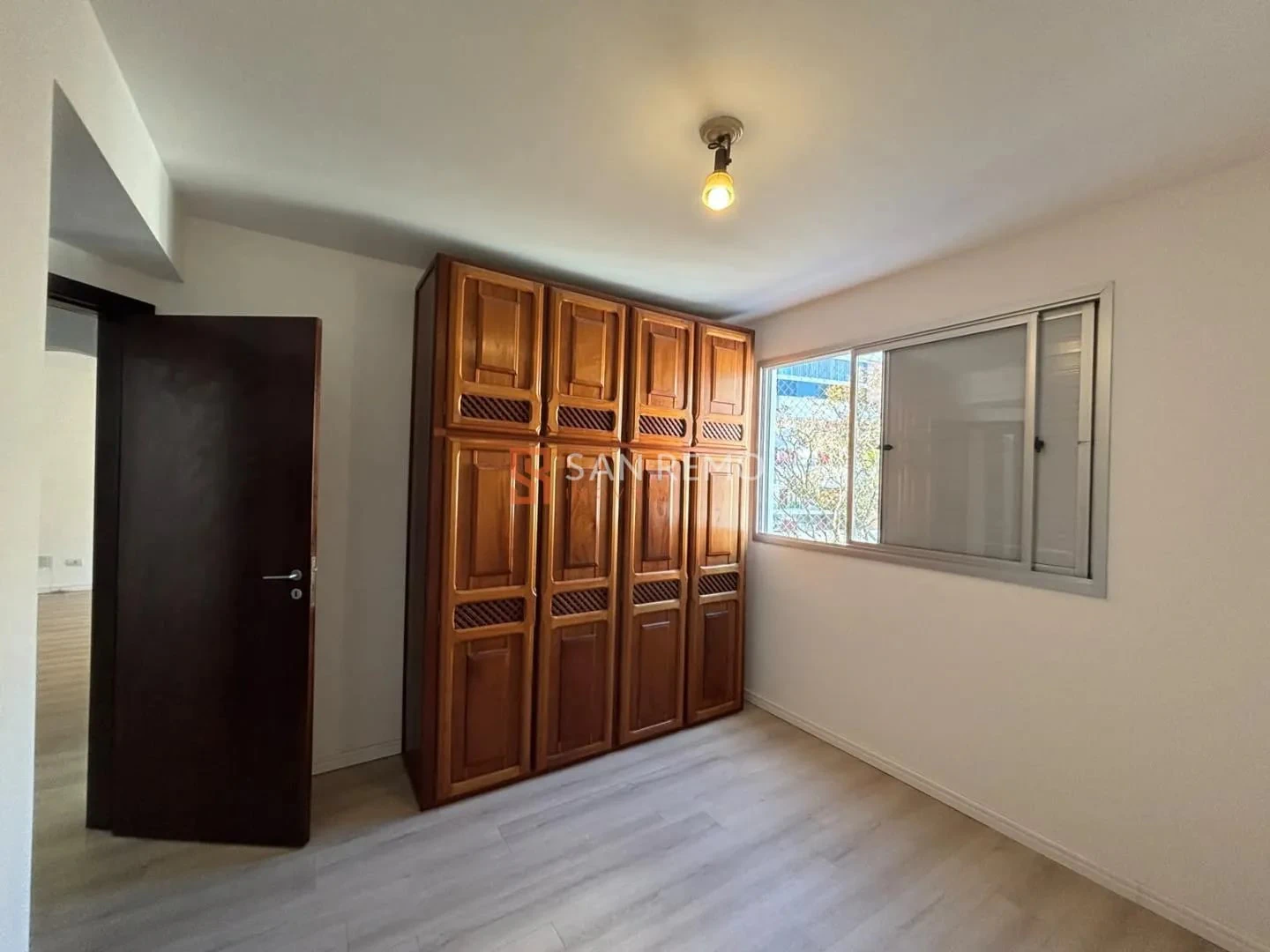 Apartment, 84 m², with wood or laminate floors — photo 12