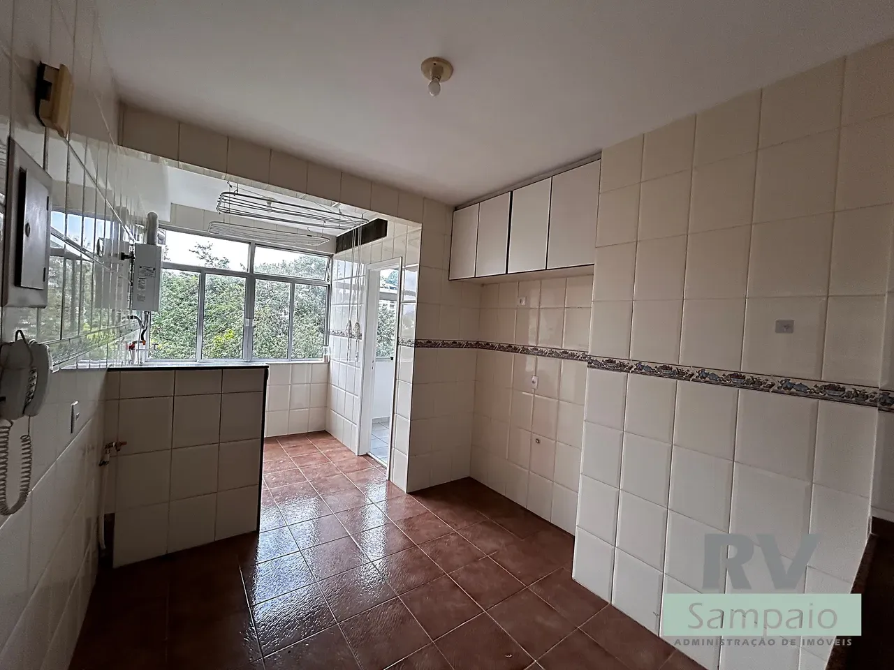One-bedroom apartment with a mountain view in Rio de Janeiro — photo 26