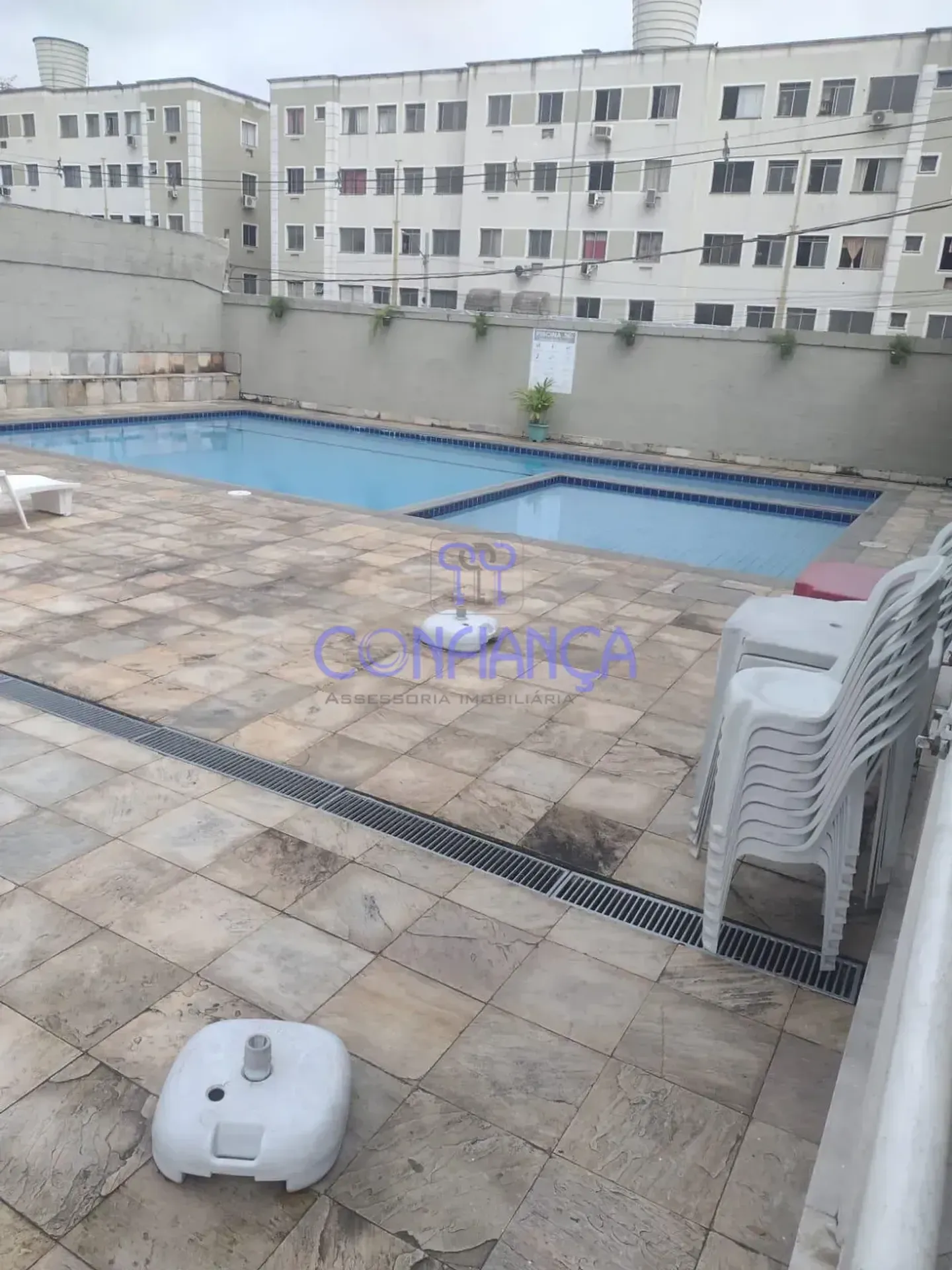 One-bedroom apartment in a building with a pool — photo 23