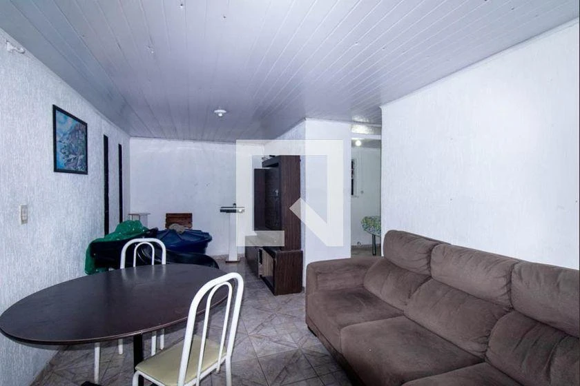 Rental house with 2 bedrooms and a laundry area — photo 3