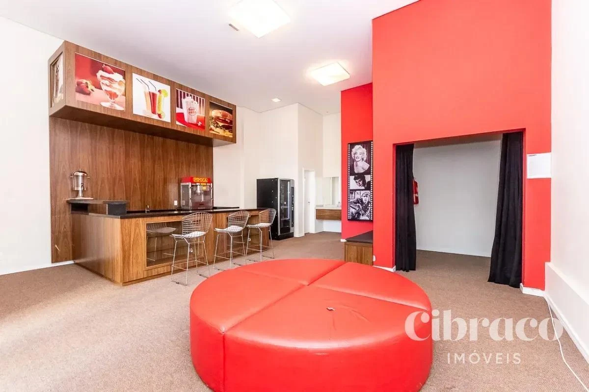 Balcony with a grill in a 4-bedroom apartment, 131 m² — photo 42
