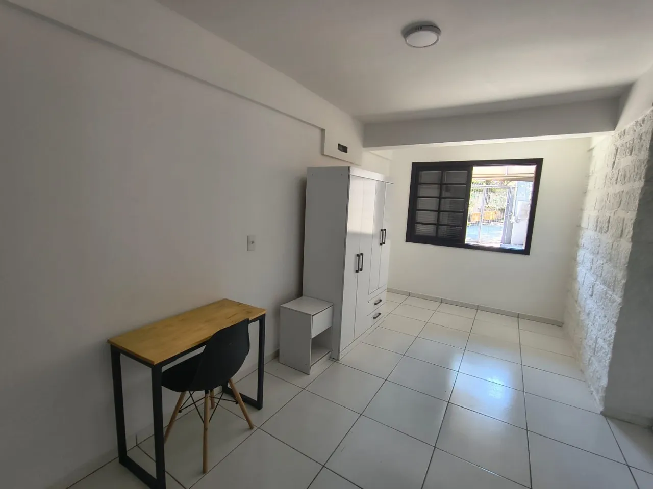 Estudio amueblado de 1 dormitorio con chimenea y 25 m² — photo 3