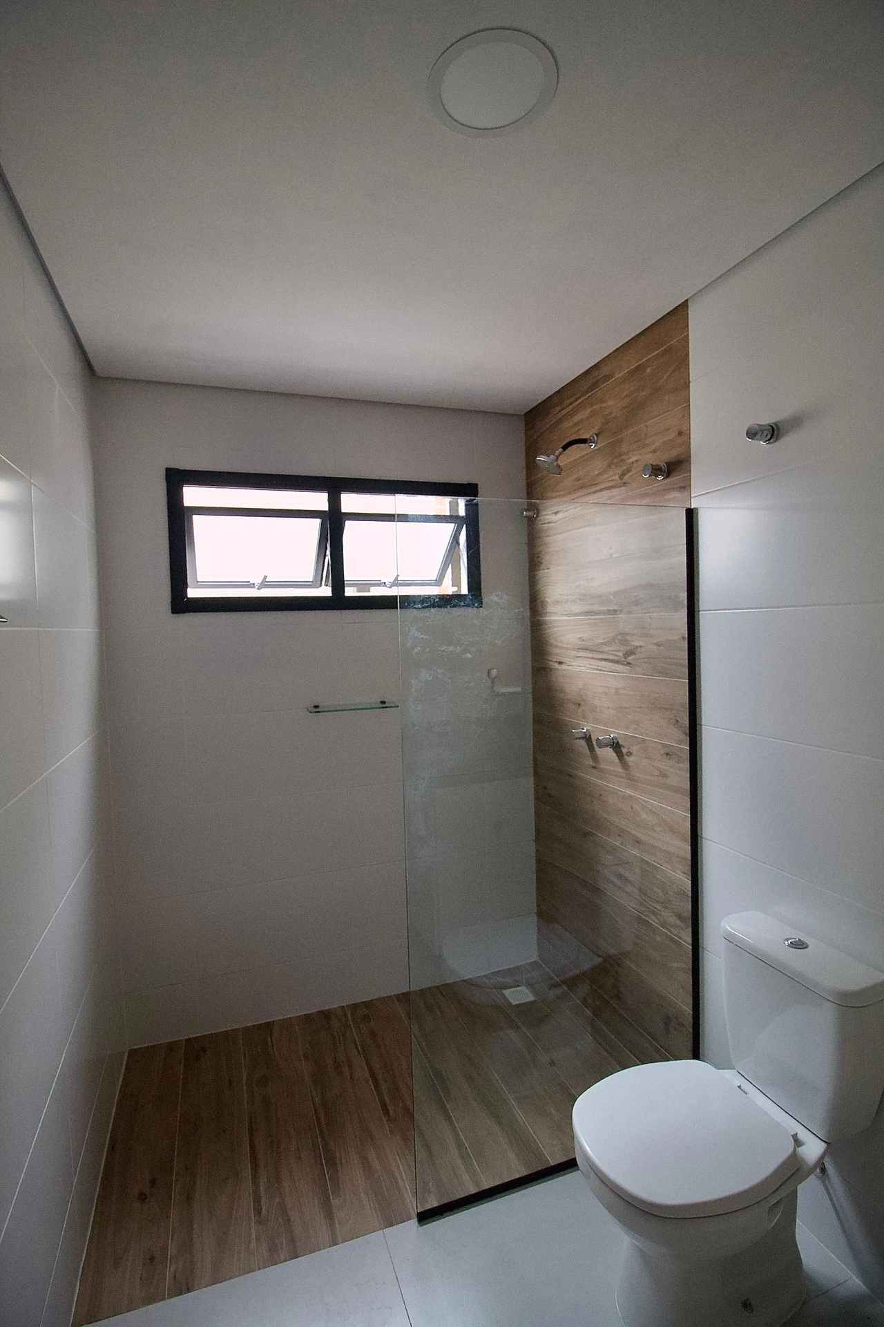 Floor-to-ceiling windows in a 3-bedroom house, 160 m² — photo 57