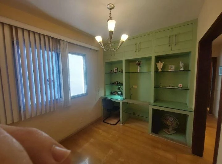 Furnished 3-bedroom apartment with desk workspace — photo 3