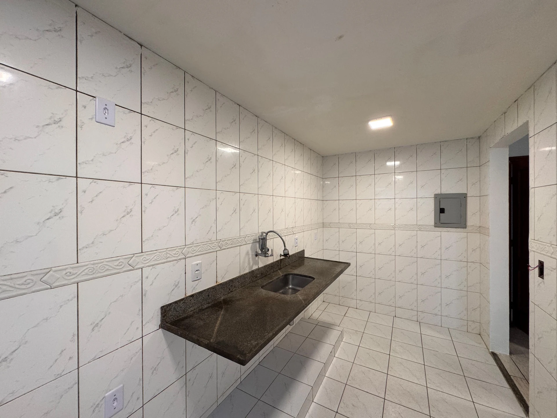 One-bedroom apartment in a building with a sauna — photo 13