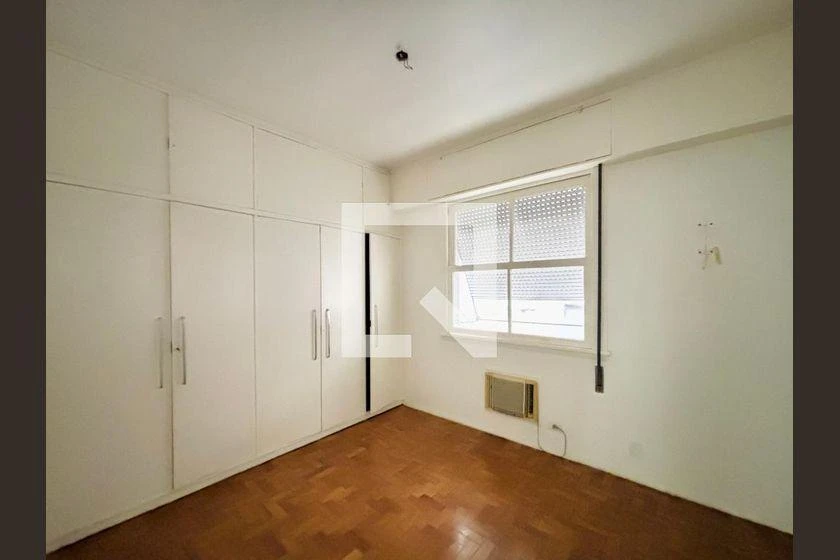 3-bedroom apartment with wood or laminate floors — photo 30