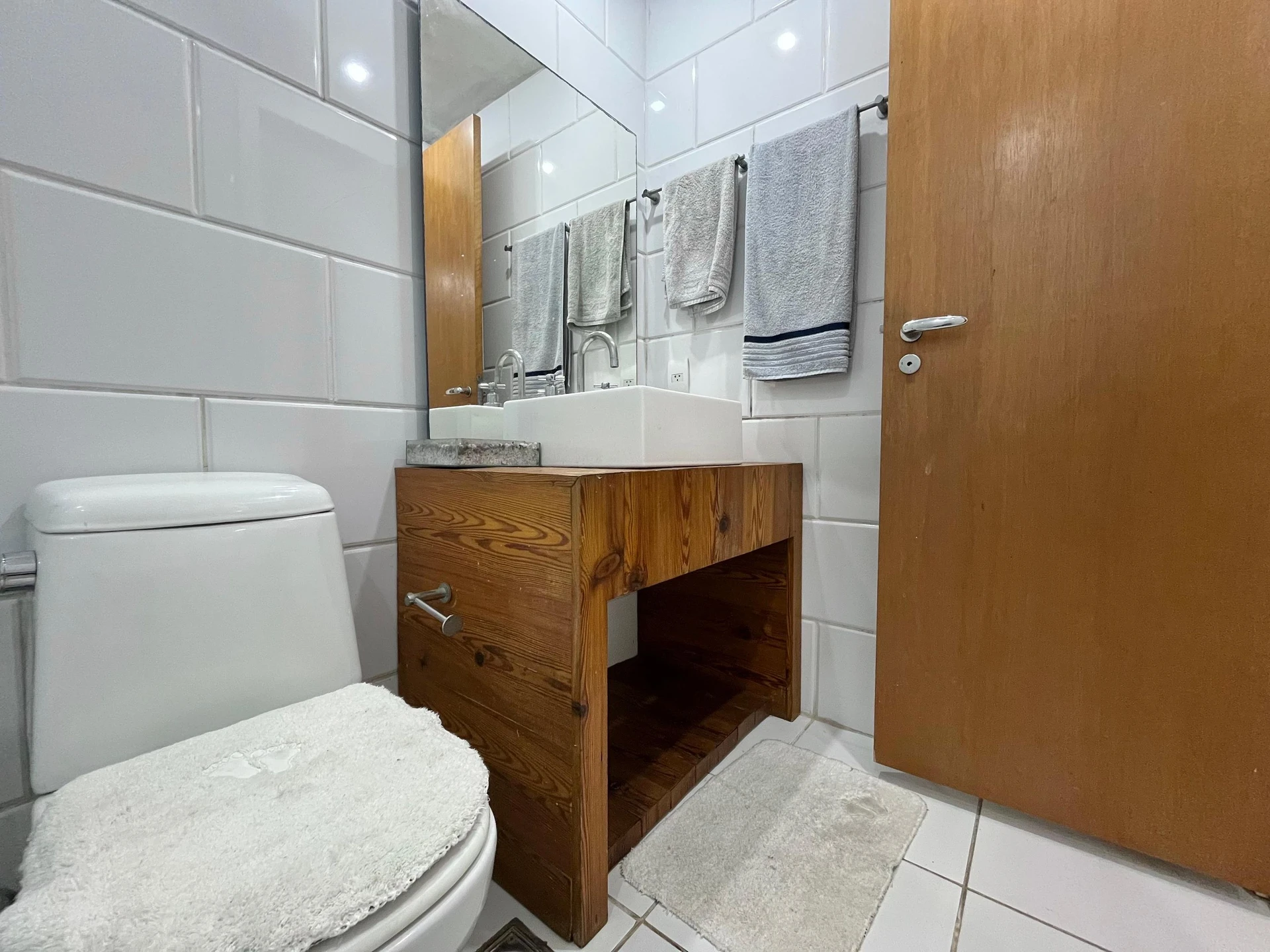 One-bedroom apartment with a washing machine — photo 40