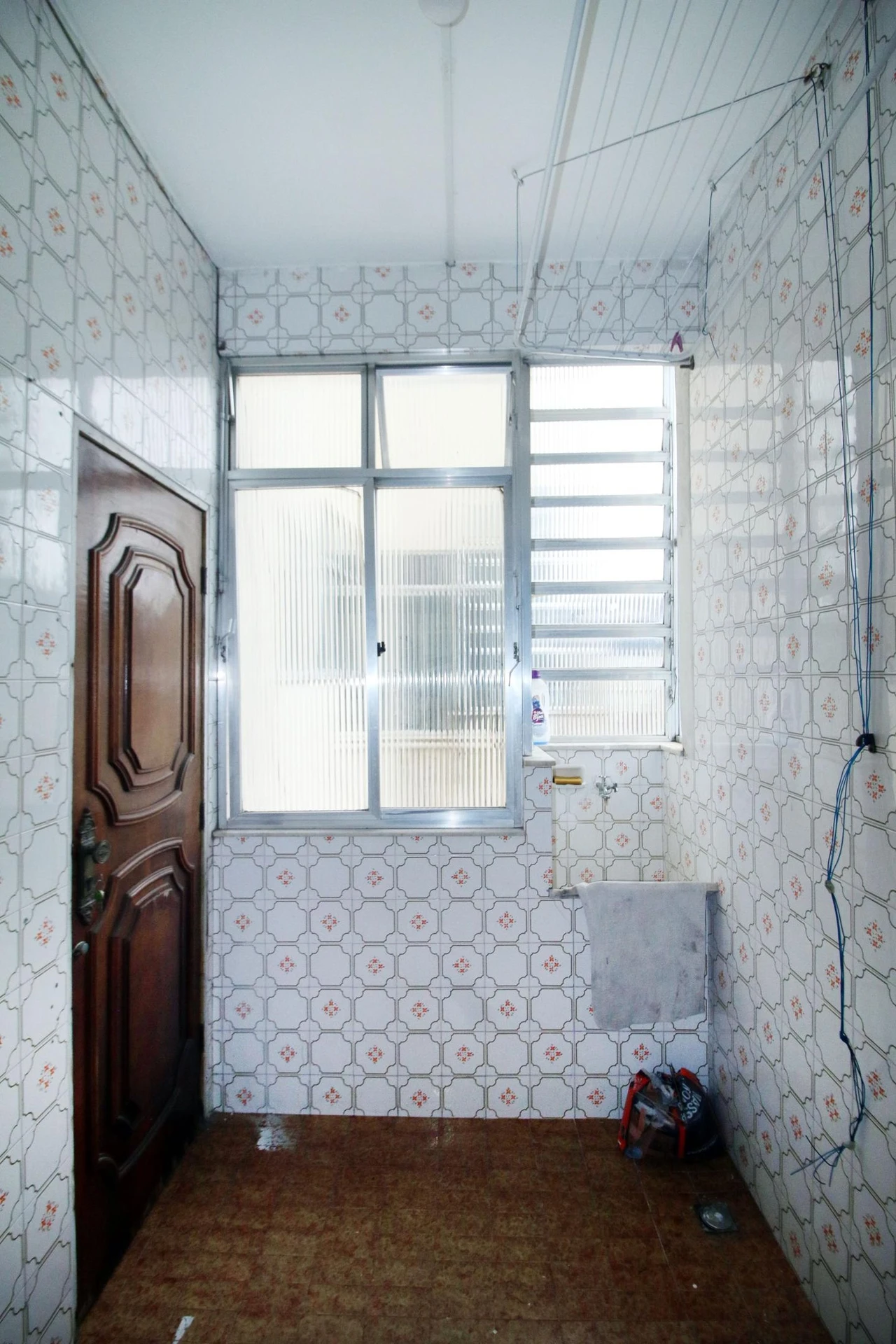 Wood or laminate floors in a 2-bedroom apartment, 63 m² — photo 5