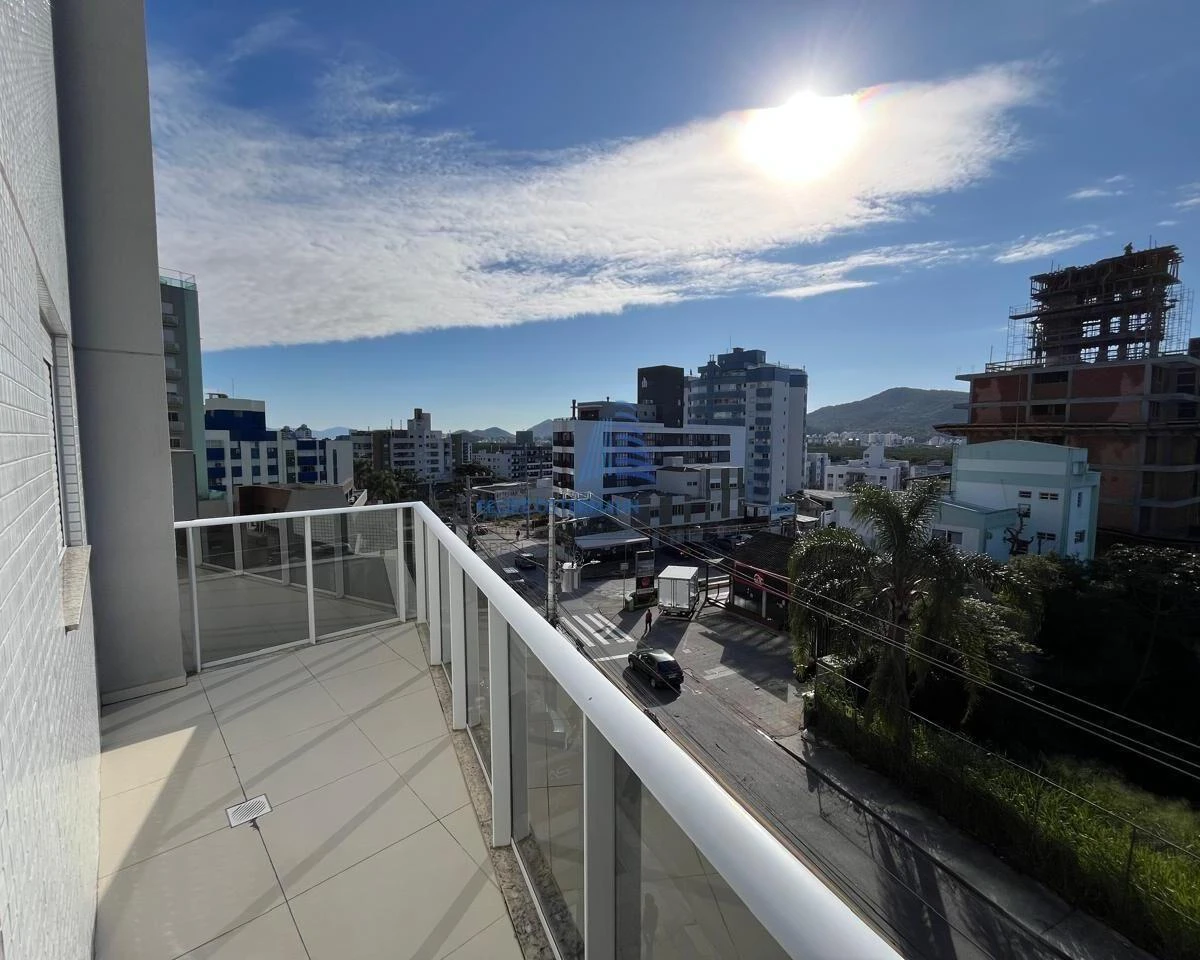 One-bedroom apartment with a glass-enclosed balcony — photo 21