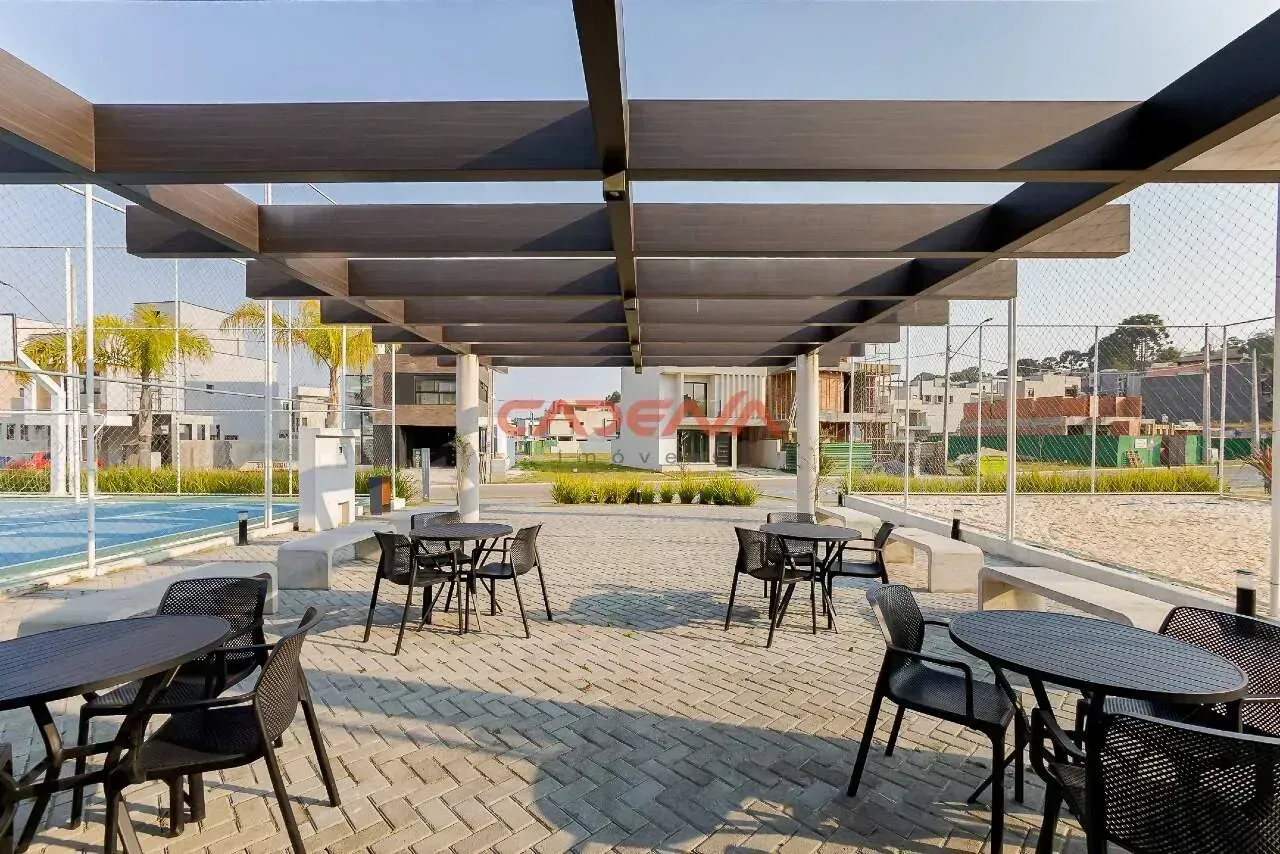Balcony with a grill in a 3-bedroom house, 128 m² — photo 32