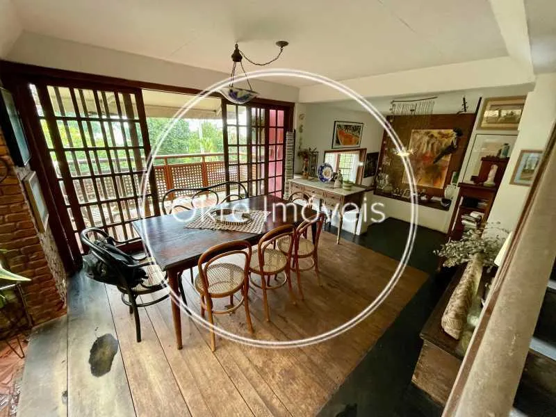 House in a gated community with 4 bedrooms and 5 baths — photo 9