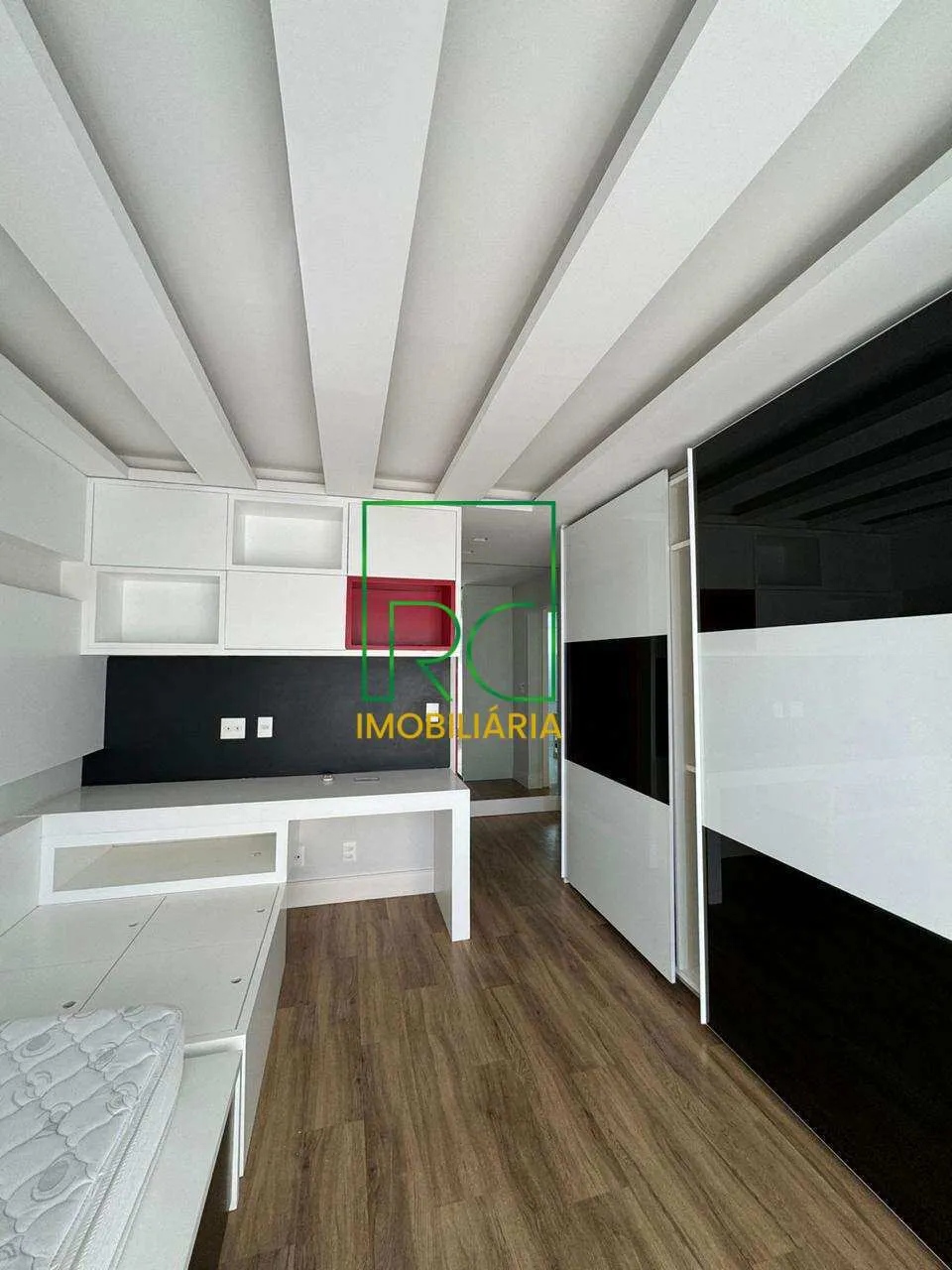 Furnished house with 5 bedrooms and an open-plan kitchen — photo 7